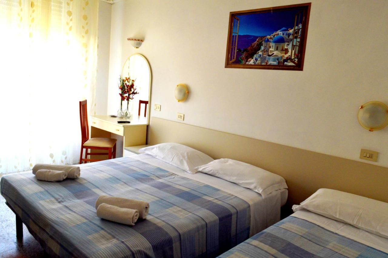Hotel Cirene Rimini Extérieur photo