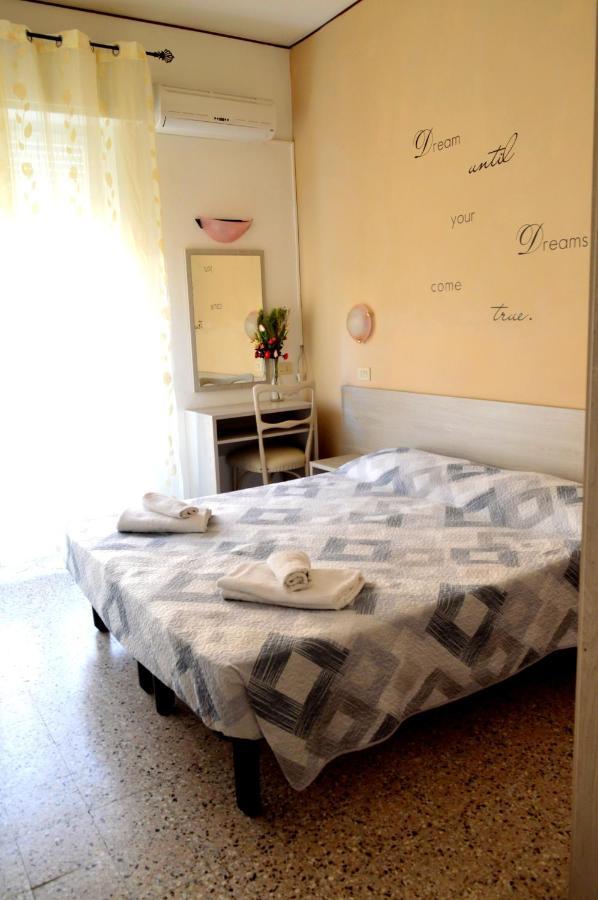 Hotel Cirene Rimini Extérieur photo