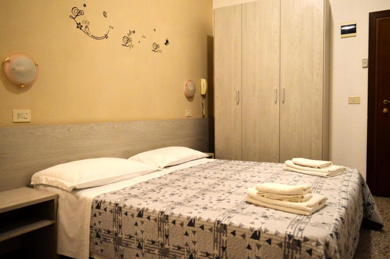 Hotel Cirene Rimini Extérieur photo
