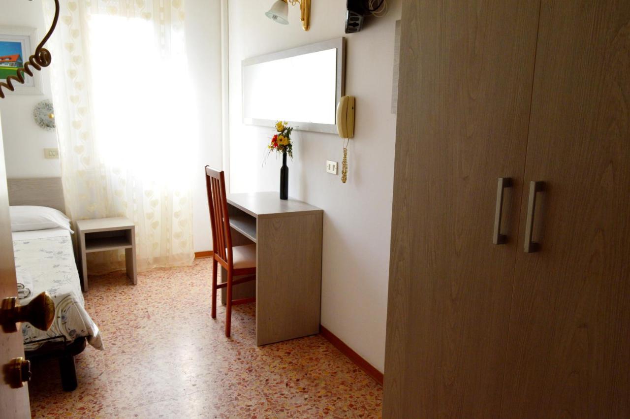 Hotel Cirene Rimini Extérieur photo