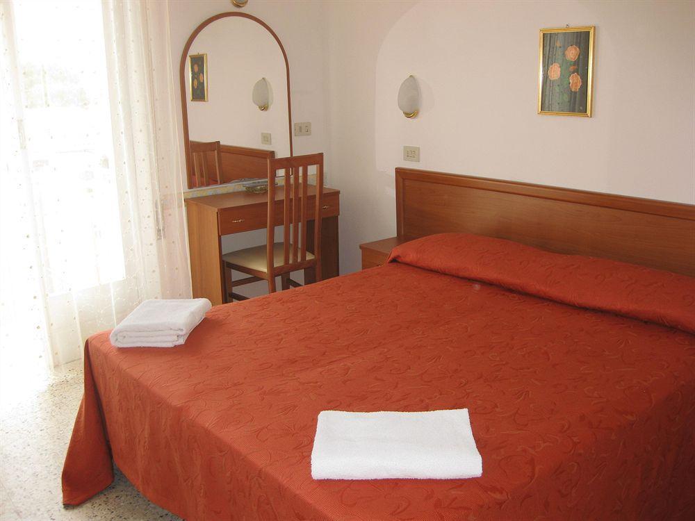 Hotel Cirene Rimini Extérieur photo